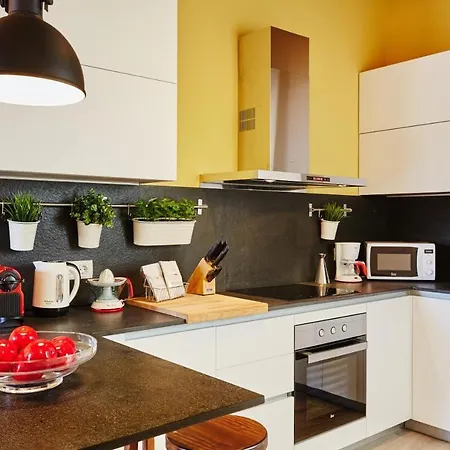Lovely & Bright Bogatell Beach Apartment *