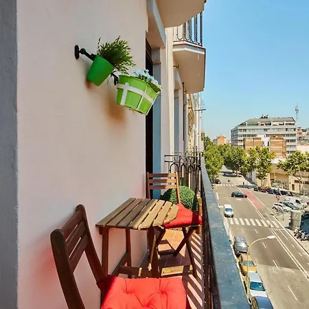 Lovely & Bright Bogatell Beach Apartment *