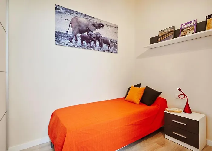 Lovely & Bright Bogatell Beach Apartment *